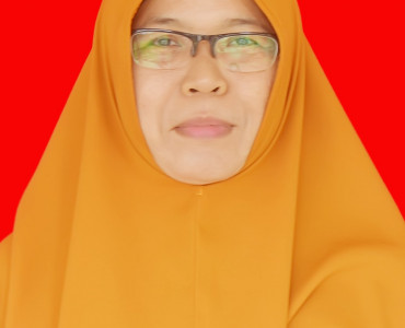 Siti Suryani, S.Pd (Kelas VII B)